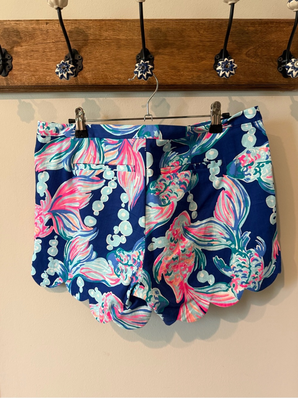 Lilly Pulitzer size zipper Navy Floral Scallop Hem Shorts - Picture 2 of 2